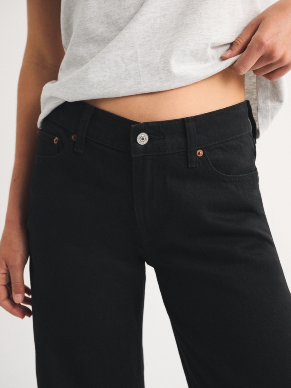 Low Rise Ultra Loose Jean - Picture 2 of 3